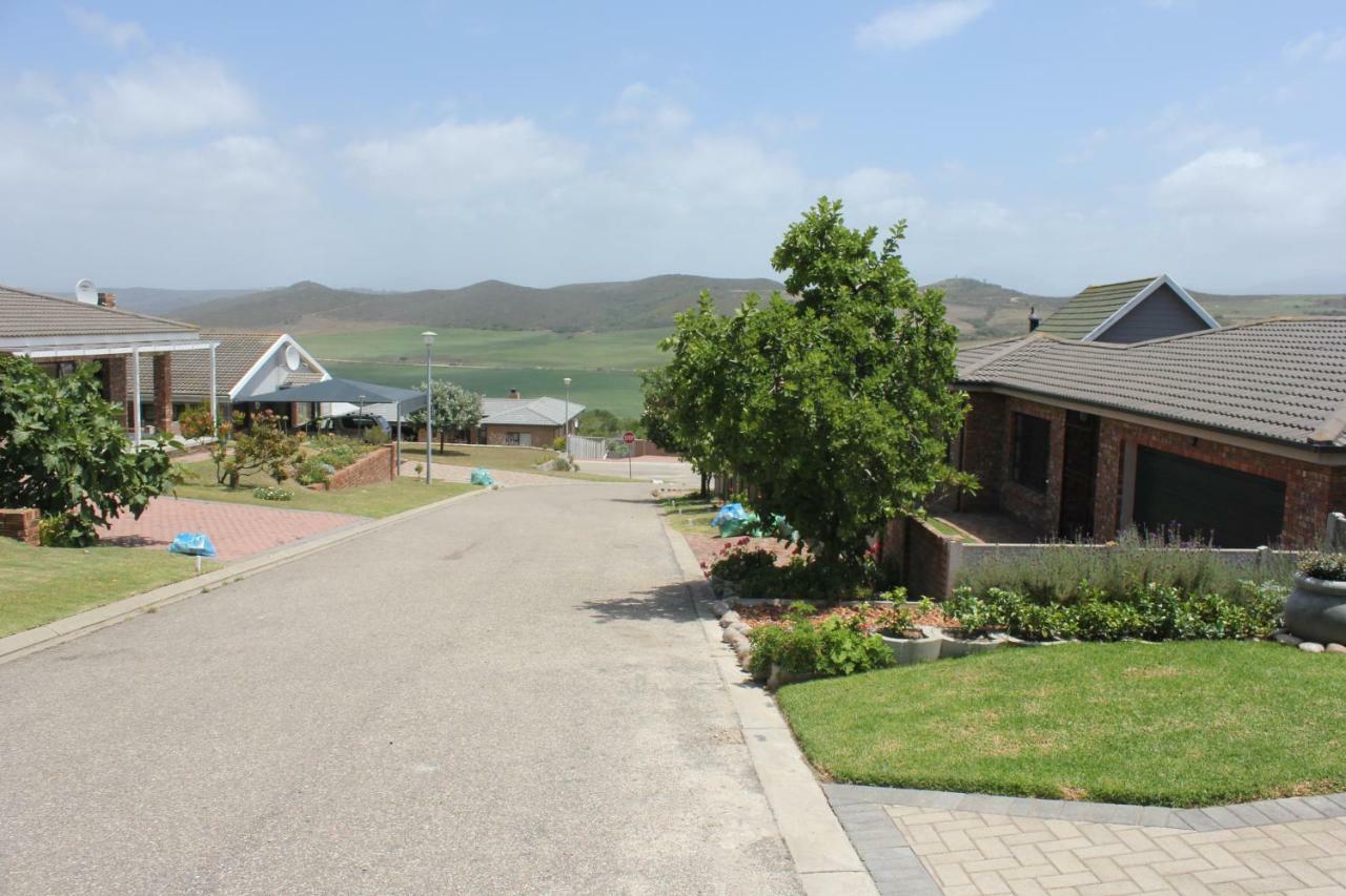 Traveller'S Rest, Reebok Bed & Breakfast Mossel Bay Exterior photo